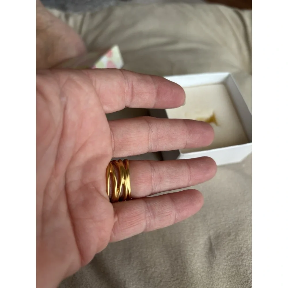 Down To The Wire By‎ Premier Designs Size 7 Gold Tone, Never Worn Super Cute